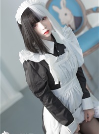 Rabbit Playing with Reflection VOL.073 Black and White Maid